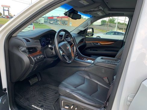 Used 2016 Cadillac Escalade Premium AWD/4WD image 12