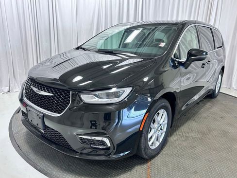 Used 2023 Chrysler Pacifica Touring-L image 25