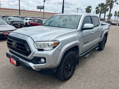 Used 2022 Toyota Tacoma SR5 RWD image 3