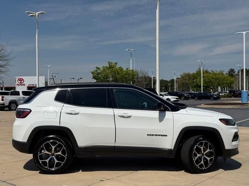 Used 2025 Jeep Compass Limited AWD/4WD image 4
