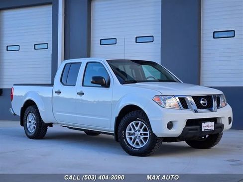 Used 2020 Nissan Frontier SV image 1
