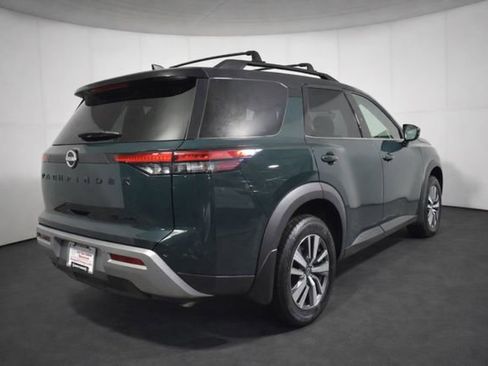 Used 2024 Nissan Pathfinder SL w/ Black Appearance Package AWD/4WD image 4