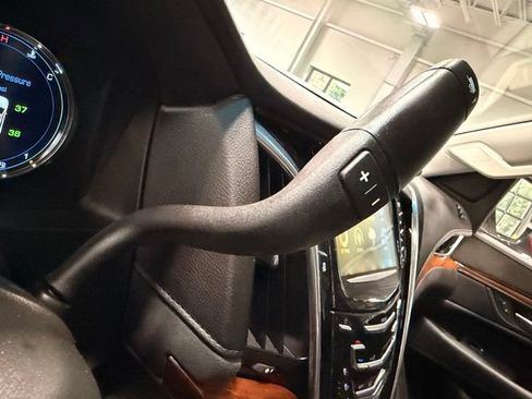 Used 2017 Cadillac Escalade Luxury AWD/4WD image 36