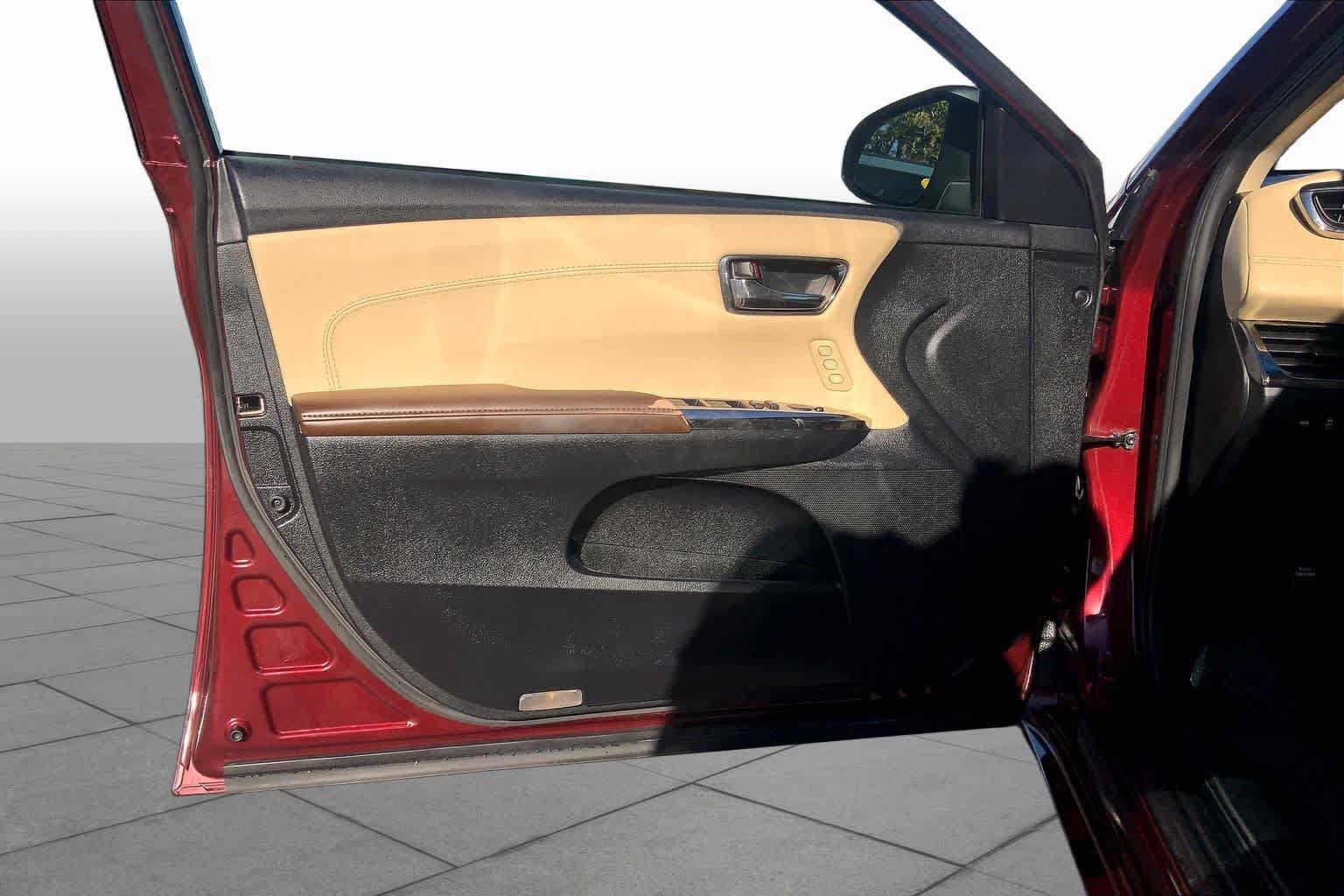 Used 2015 Toyota Avalon XLE Touring FWD image 42