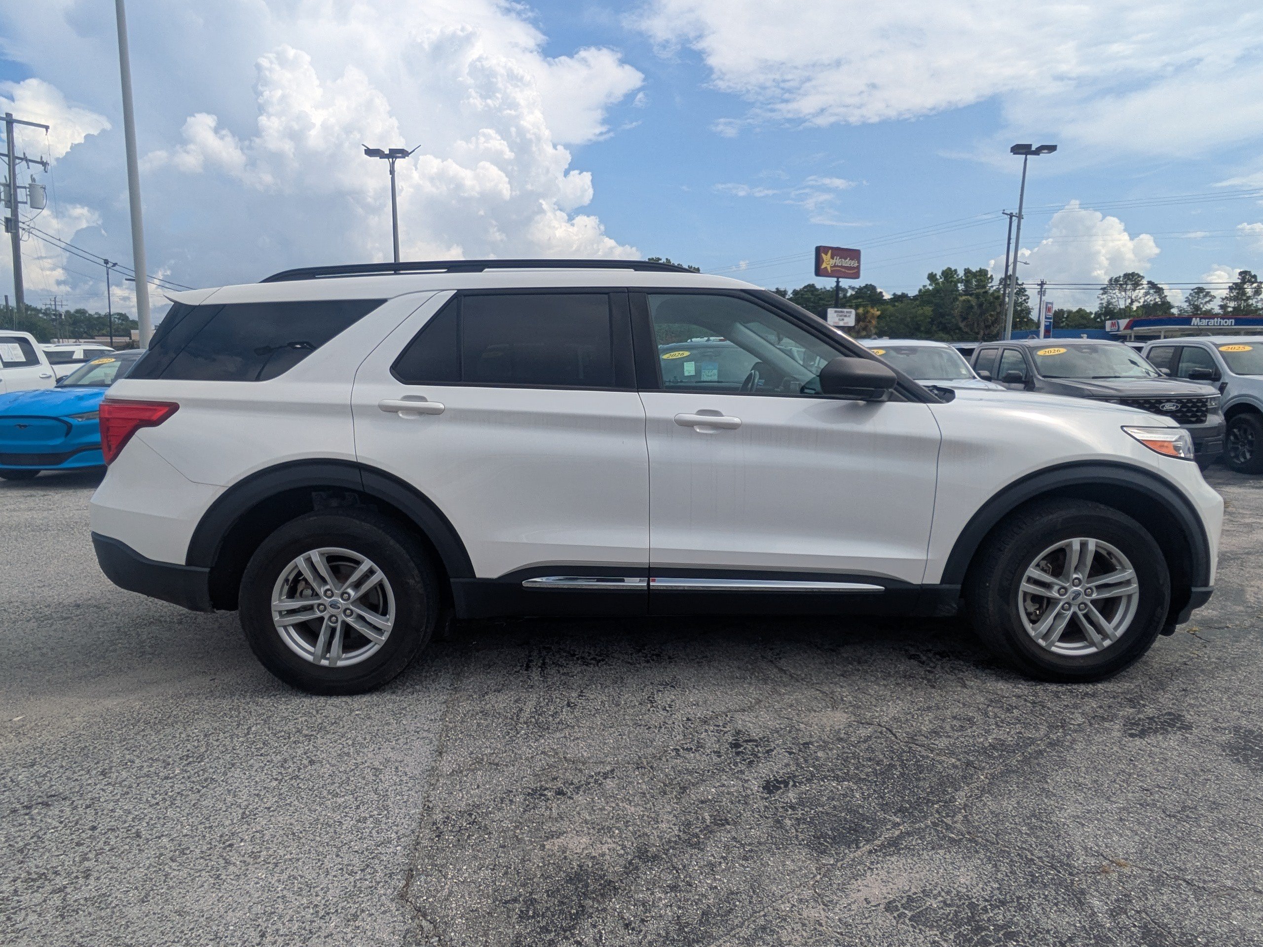 Used 2022 Ford Explorer XLT w/ Equipment Group 202A AWD/4WD image 3
