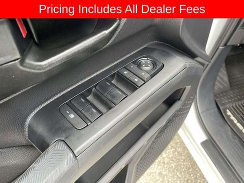Used 2025 Toyota Tacoma SR AWD/4WD image 17