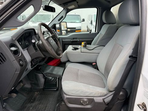 Used 2016 Ford F550 4x4 Regular Cab Super Duty image 5