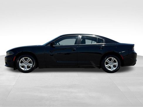 Used 2022 Dodge Charger SXT RWD image 2