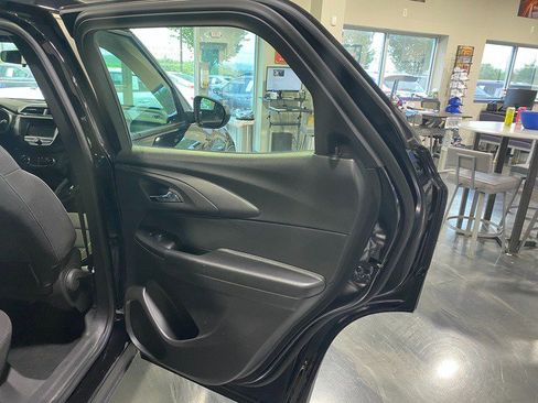 Used 2023 Chevrolet TrailBlazer LS FWD image 18