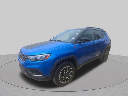 Used 2025 Jeep Compass Trailhawk AWD/4WD image 6