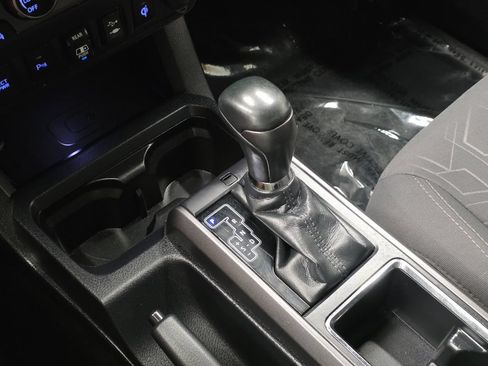 Used 2018 Toyota Tacoma TRD Sport w/ Technology Package AWD/4WD image 37
