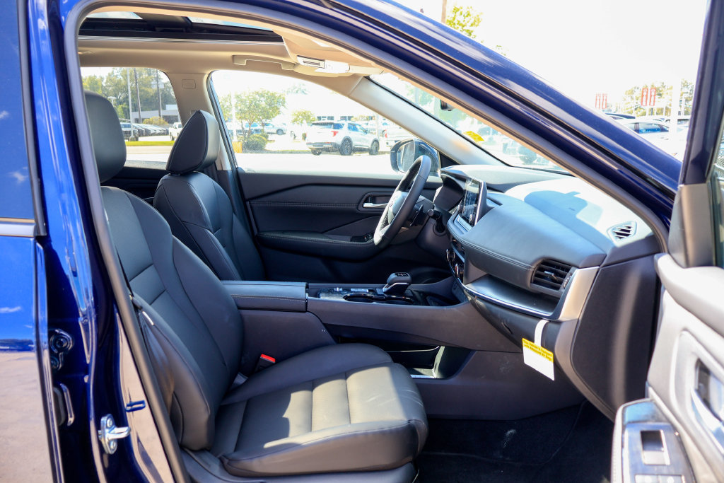 Certified 2026 Nissan Rogue Dark Armor FWD image 8