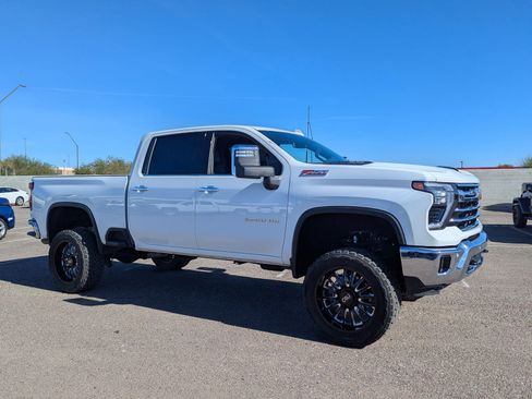 Used 2024 Chevrolet Silverado 2500 LTZ w/ LTZ Convenience Package image 6