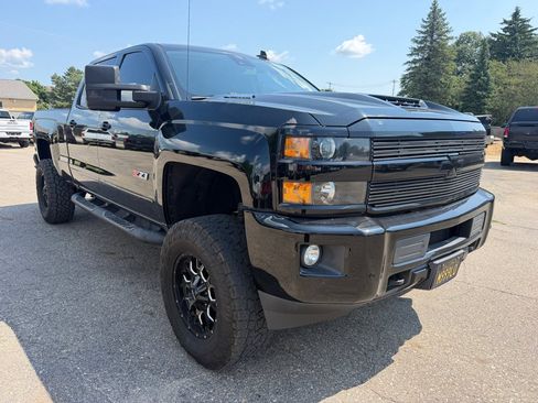 Used 2018 Chevrolet Silverado 2500 LTZ AWD/4WD image 4