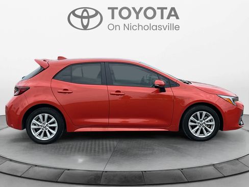 Used 2025 Toyota Corolla SE w/ SE Package FWD image 6