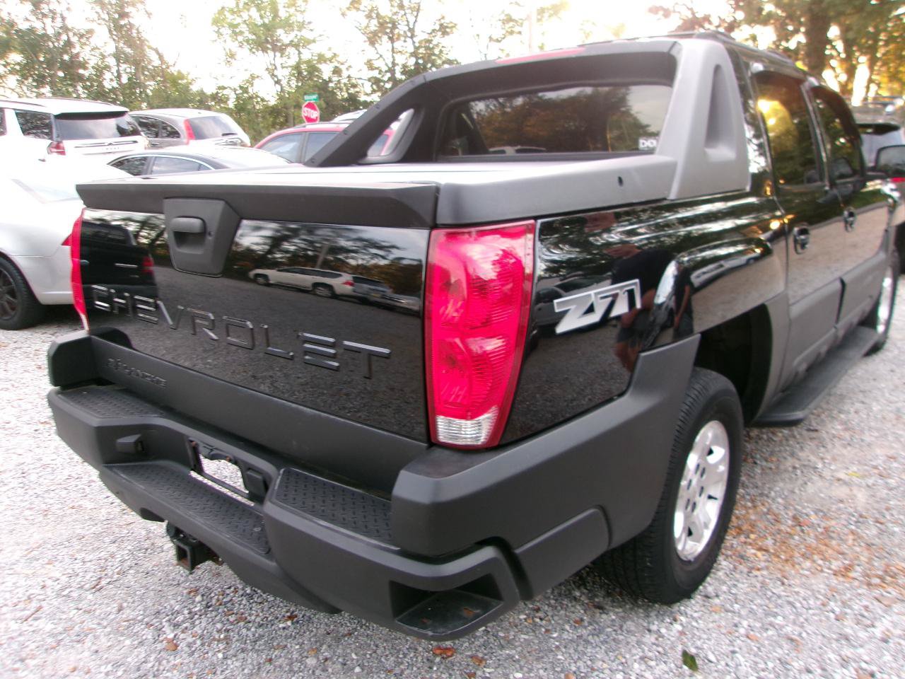 Used 2004 Chevrolet Avalanche Z71 w/ Sun And Sound Package AWD/4WD image 18