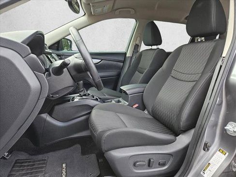 Used 2017 Nissan Rogue SV w/ SV Premium Package FWD image 11