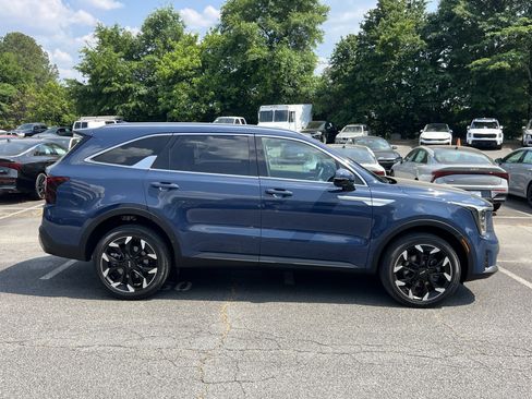 Used 2025 Kia Sorento EX w/ Panoramic Sunroof Package AWD/4WD image 8