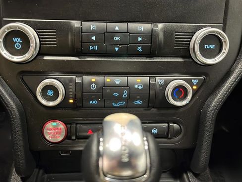 Used 2020 Ford Mustang Coupe RWD image 17