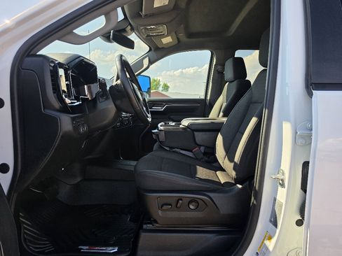 Used 2025 Chevrolet Silverado 3500 LT w/ Safety Package AWD/4WD image 4