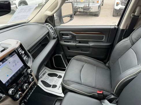 Used 2024 RAM 3500 Laramie AWD/4WD image 10