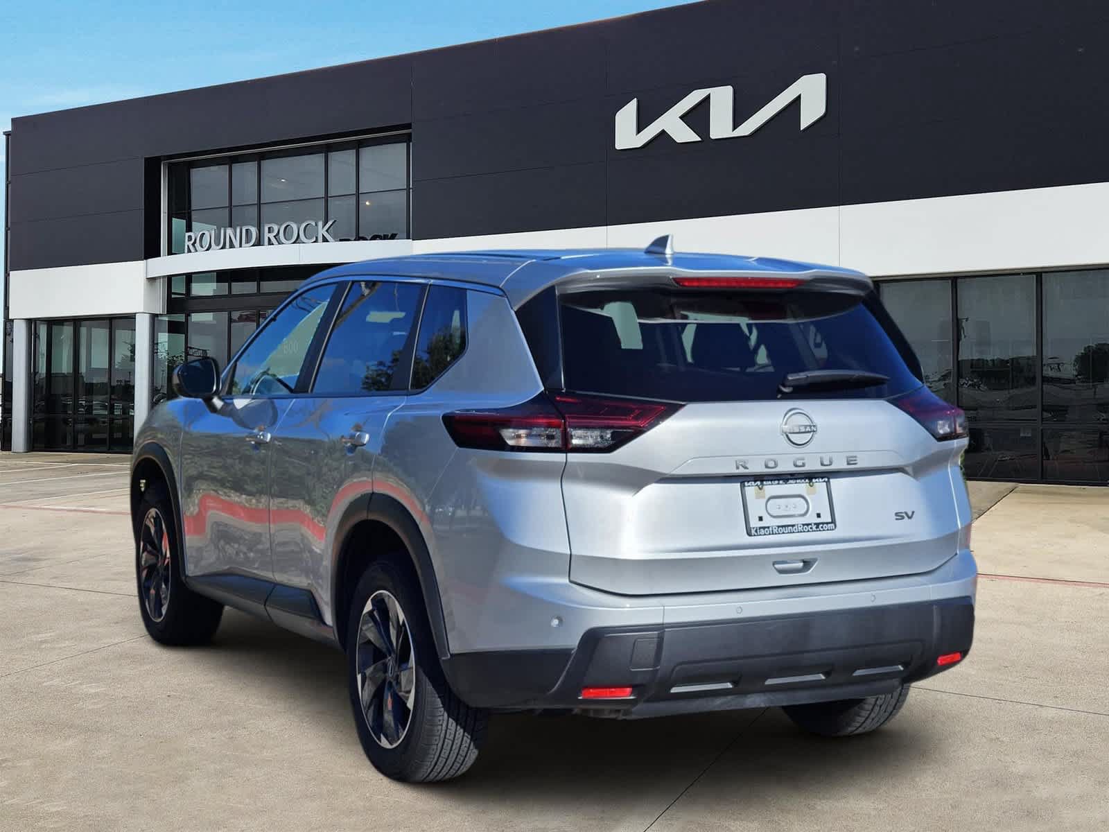 Used 2024 Nissan Rogue SV FWD image 5