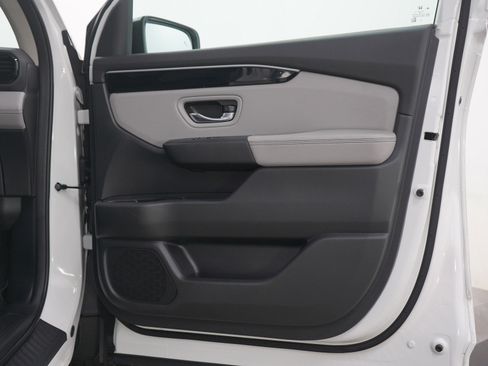Used 2025 Honda Pilot EX-L image 9