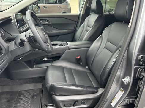 Used 2023 Nissan Rogue SV w/ SV Premium Package image 13