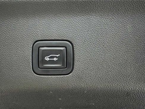 Used 2023 Cadillac Escalade ESV Premium Luxury image 42