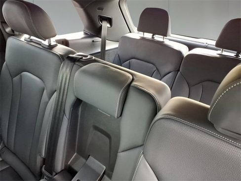 Used 2025 Audi Q7 3.0T Prestige image 10