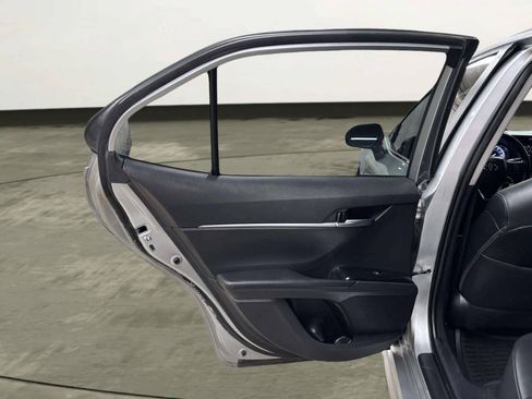 Used 2019 Toyota Camry SE FWD image 15