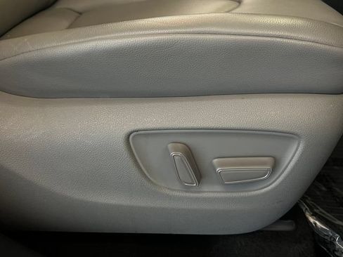 Used 2020 Toyota Highlander XLE FWD image 48