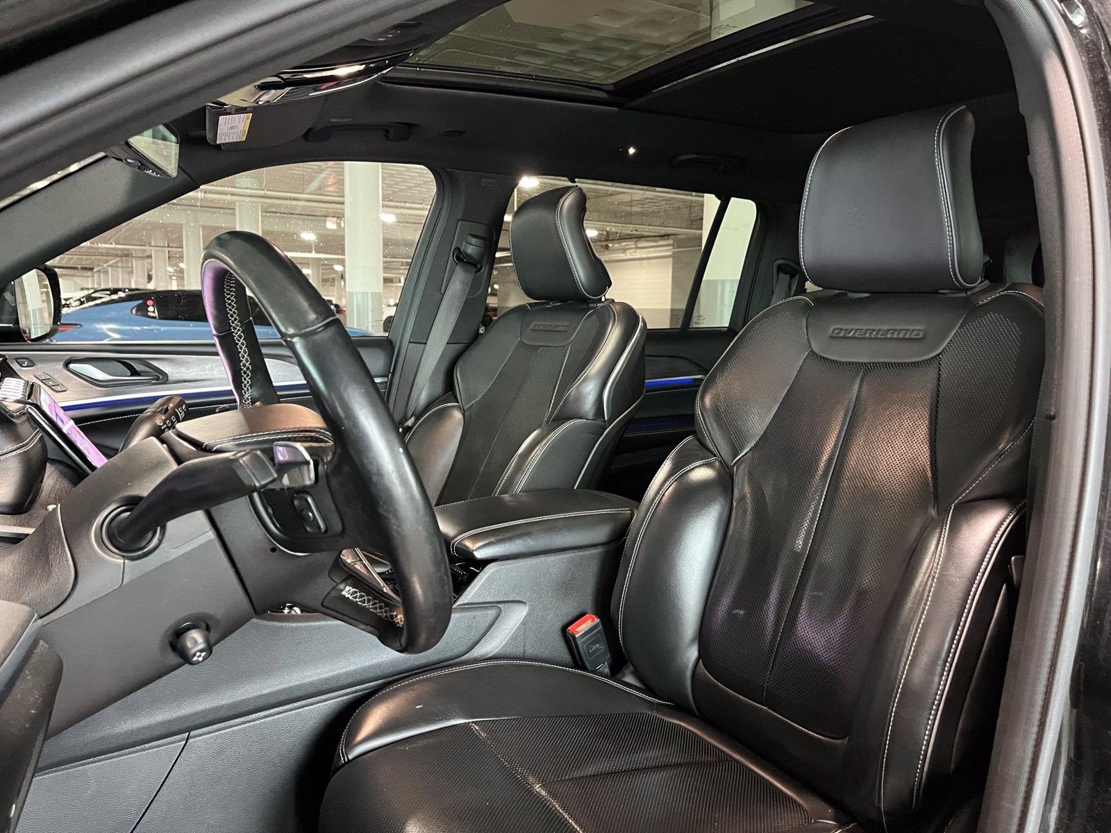 Used 2021 Jeep Grand Cherokee L Overland w/ Luxury Tech Group IV AWD/4WD image 15