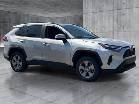 Used 2024 Toyota RAV4 XLE AWD/4WD image 7