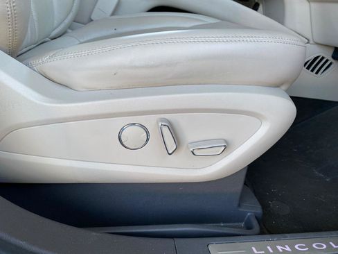 Used 2019 Lincoln Nautilus Reserve FWD image 48