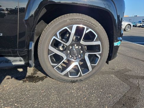 Used 2024 Chevrolet Silverado EV RST AWD/4WD image 17
