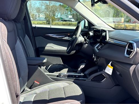 New 2026 Chevrolet TrailBlazer LT w/ Convenience Package FWD image 11