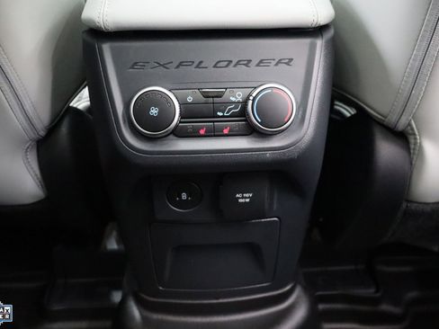 Certified 2025 Ford Explorer Platinum w/ Ultimate Package AWD/4WD image 30