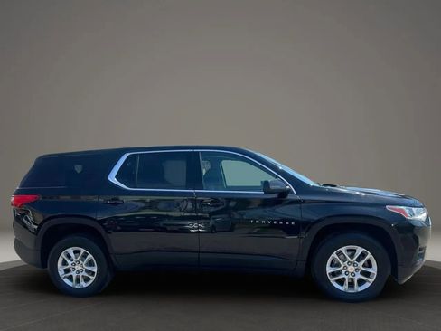 Used 2021 Chevrolet Traverse LS AWD/4WD image 4