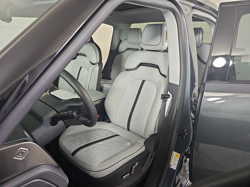 Used 2025 Rivian R1T Adventure image 20