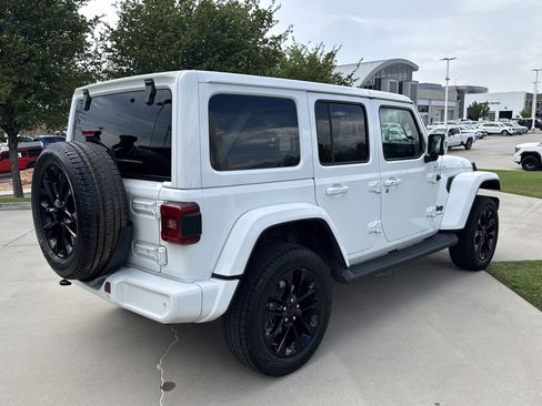 Used 2023 Jeep Wrangler Unlimited Sahara AWD/4WD image 3
