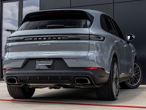 Certified 2024 Porsche Cayenne AWD/4WD image 11