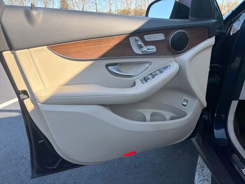 Used 2022 Mercedes-Benz GLC 300 4MATIC image 19