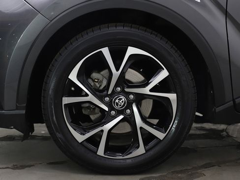 Used 2021 Toyota C-HR XLE image 28