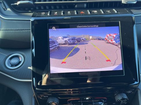 New 2025 Jeep Grand Cherokee L Laredo image 27