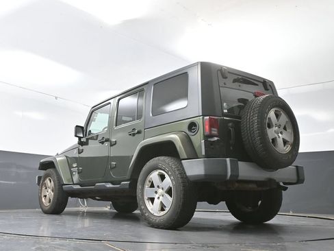 Used 2008 Jeep Wrangler Unlimited Sahara w/ Dual Top Group AWD/4WD image 27
