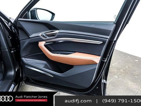 Used 2024 Audi Q8 e-tron Premium Plus w/ Premium Plus Package image 7