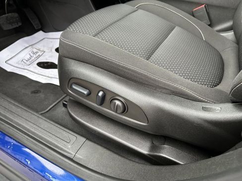 Used 2023 GMC Acadia SLE w/ Driver Convenience Package image 20