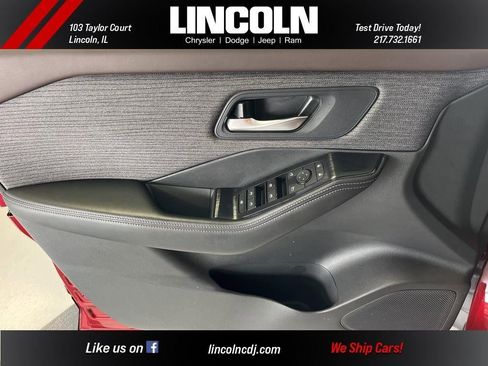 Used 2023 Nissan Rogue SV image 16