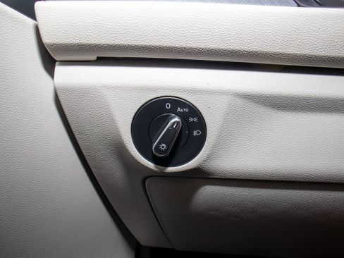 Used 2023 Volkswagen Jetta SE image 24